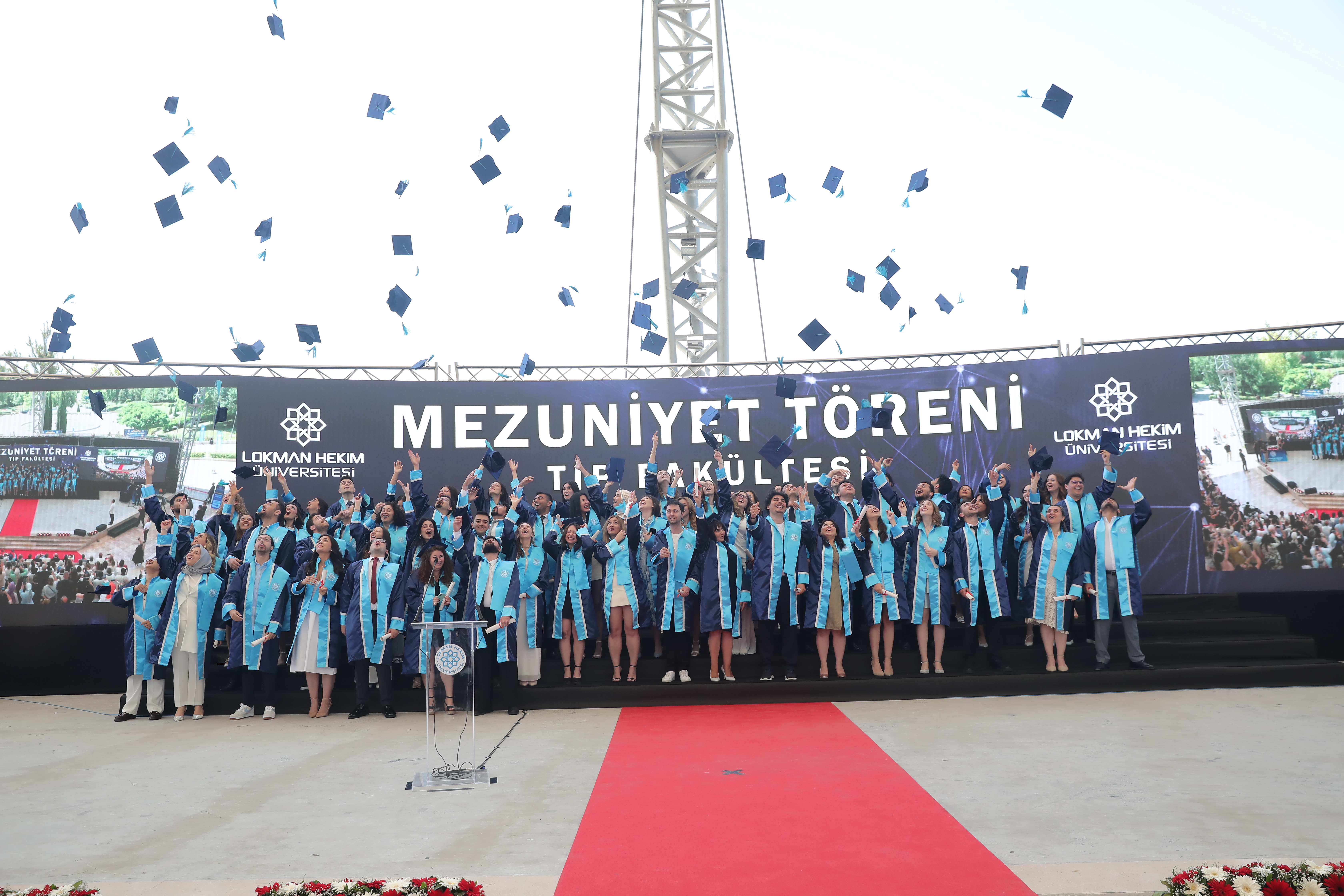 - LOKMAN HEKİM ÜNİVERSİTESİ, YENİ MEZUNLARINI SAĞLIK SEKTÖRÜNE KAZANDIRMANIN GURURUNU YAŞADI