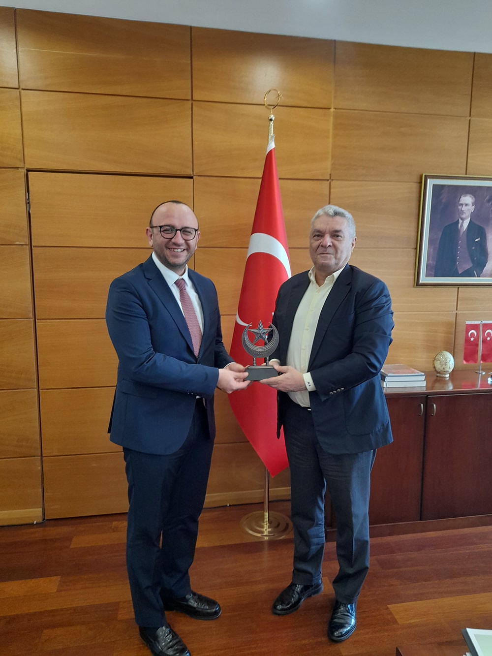 - Lokman Hekim Sağlık Grubu Ceo'su Süleyman Alper İnceöz ve Nijerya Federal Cumhuriyeti Sağlık ve Sosyal Refah Koordinatörü Muhammad Ali Pate ile Beraberindeki Heyet ile Görüşmeler Gerçekleştirdi