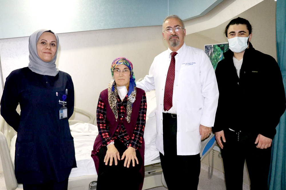 - Felç Tehlikesi Atlatan Hasta, Lokman Hekim Van Hastanesinde Başarılı Ameliyatla Sağlığına Kavuştu