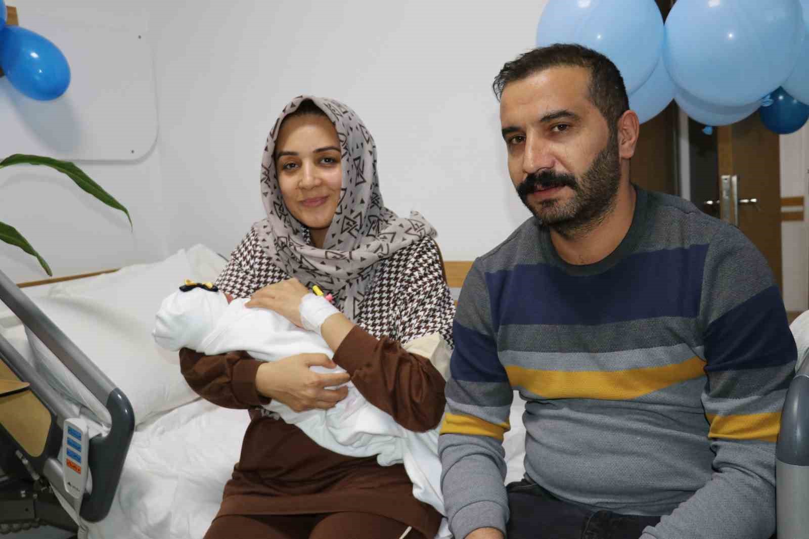 - Van’da 2024 Yılının İlk Bebekleri Lokman Hekim Van Hastanesinde Dünyaya Geldi